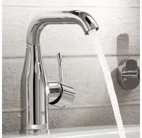 Смеситель однорычажный для раковины GROHE Essence New  DN 15 M-Size 23463001