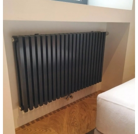 Горизонтальний радіатор Betatherm  Quantum BQ 2  500*1205 (Чорний Ral9005M підк. 88) BQ 2050/30 9005M 88