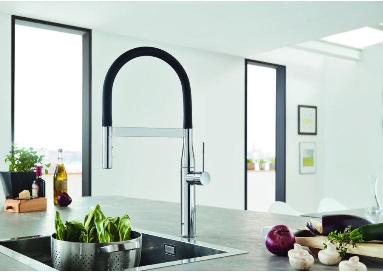 Одноважільний змішувач для мийки Grohe Essence (30503000)