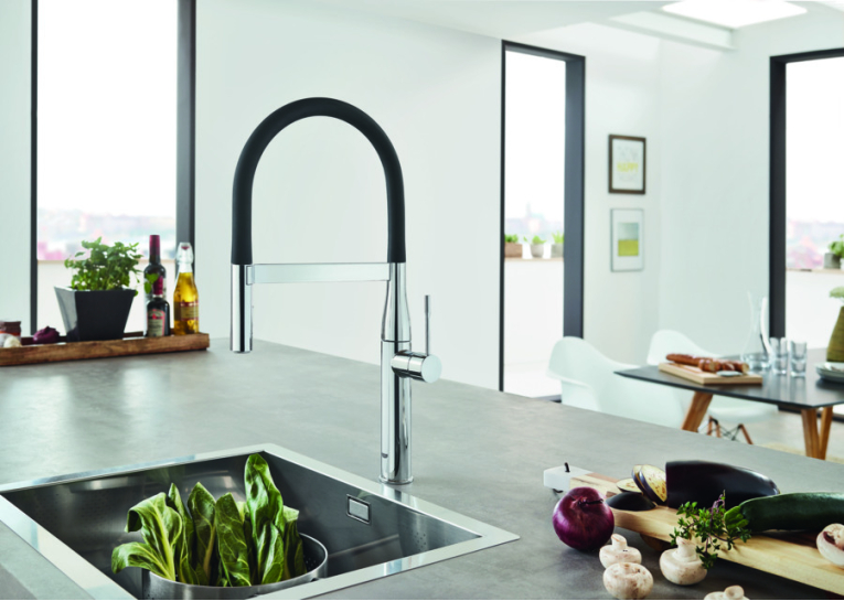 Одноважільний змішувач для мийки Grohe Essence (30503000)