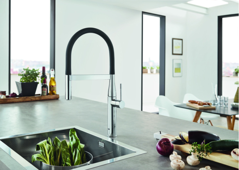 Одноважільний змішувач для мийки Grohe Essence (30503000)