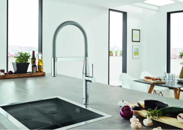 Одноважільний змішувач для мийки Grohe Essence (30503000)