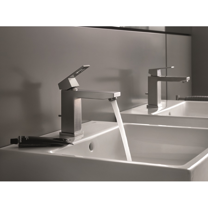 Однорычажный смеситель для раковины Grohe Eurocube M-Size (23445DC0) Сталь