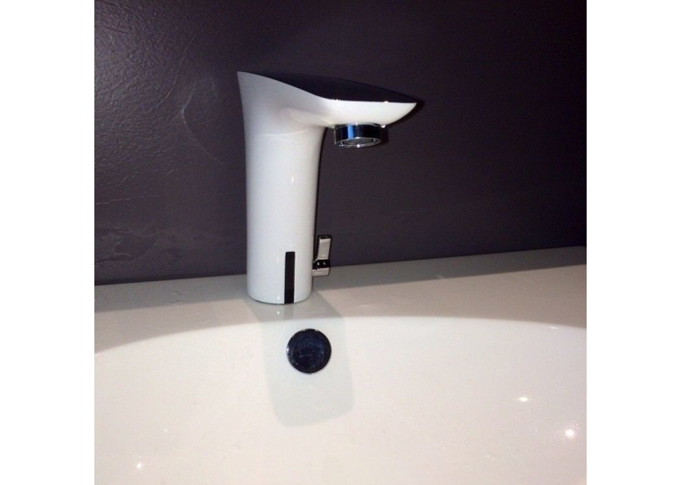 Електронний змішувач для раковини Hansgrohe PuraVida White-Chrome 15170400