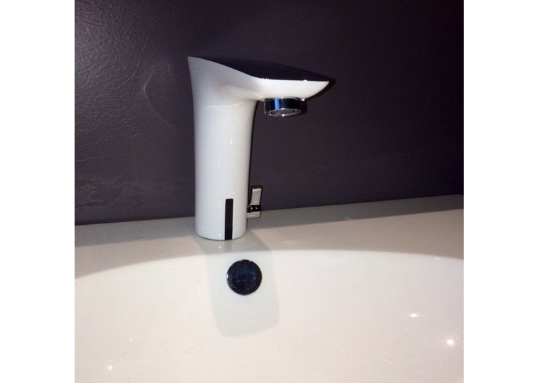 Електронний змішувач для раковини Hansgrohe PuraVida White-Chrome 15170400