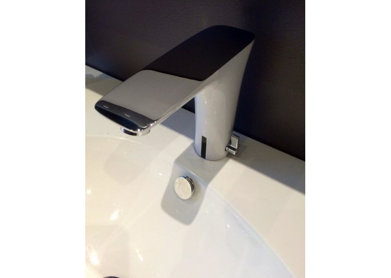 Електронний змішувач для раковини Hansgrohe PuraVida White-Chrome 15170400