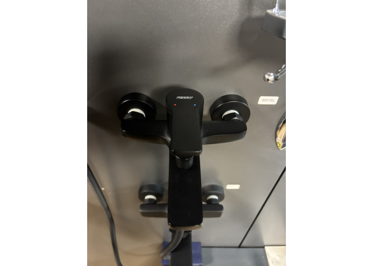 Змішувач для ванни Ferro Stratos Black BSC1BLU (Знижений в ціні товар)