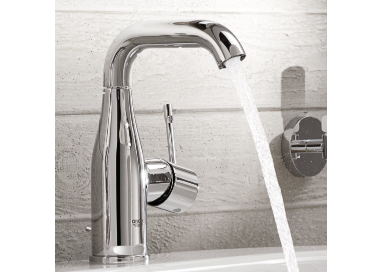 Смеситель однорычажный для раковины GROHE Essence New  DN 15 M-Size 23463001