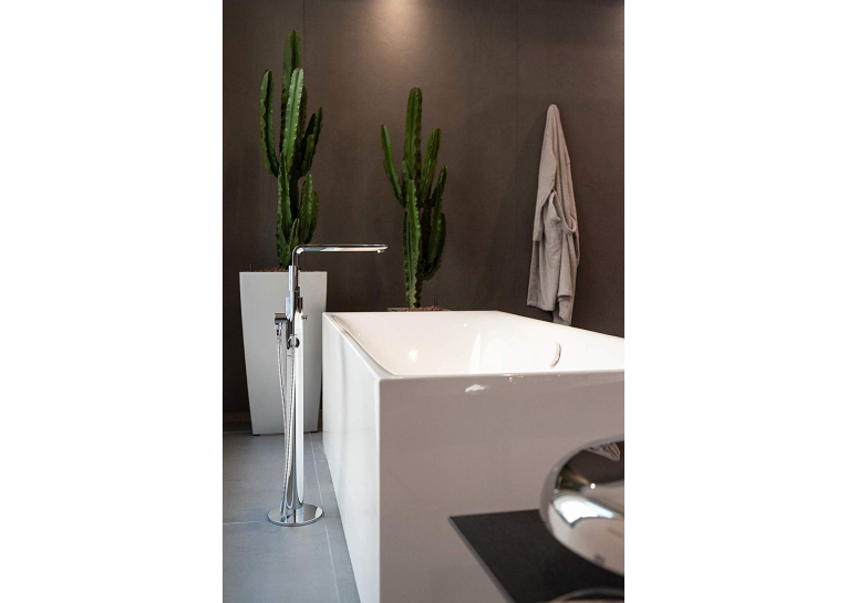 Напольный смеситель Grohe Lineare 23792001