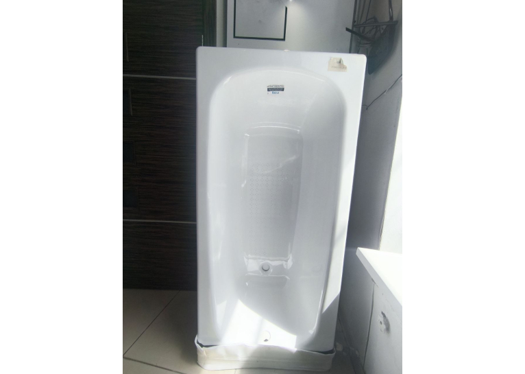 Ванна прямокутна чавунна ROCA CONTINENTAL 150x70см  (A21291300R) (Знижений в ціні товар)