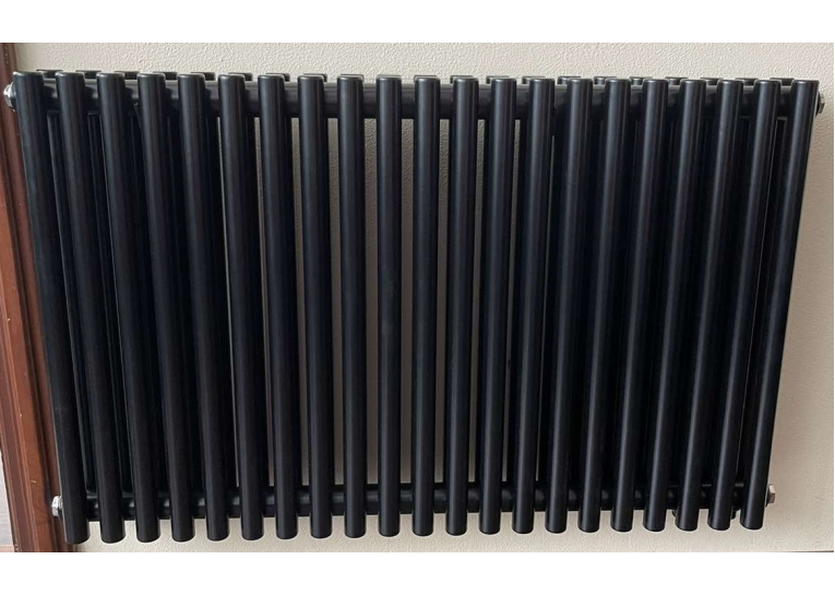 Дизайнерський горизонтальний радіатор Betatherm Praktikum 2 H-500 мм, L-1223 мм PV 2050/32 9005M 88