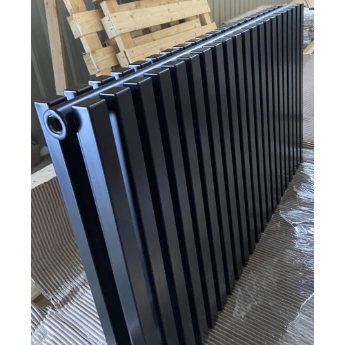 Дизайнерський горизонтальний радіатор Betatherm Quantum 2 H-500 L-1205 BQ 2050/25 9005M 88