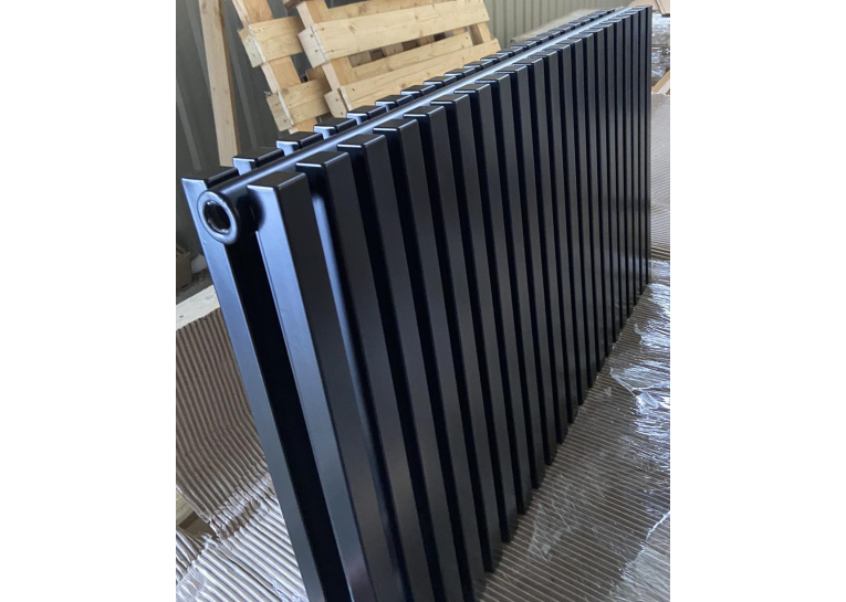 Дизайнерський горизонтальний радіатор Betatherm Quantum 2 H-500 L-1205 BQ 2050/25 9005M 88