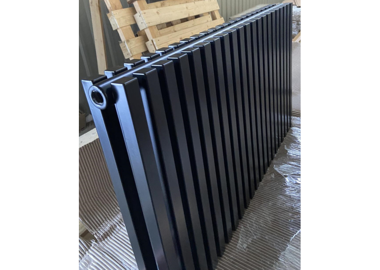 Дизайнерський горизонтальний радіатор Betatherm Quantum 2 H-500 L-1205 BQ 2050/25 9005M 88