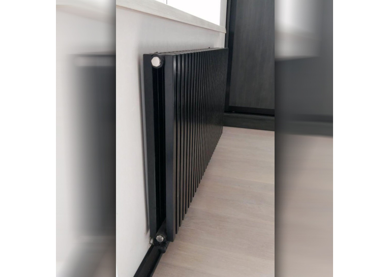 Дизайнерський горизонтальний радіатор Betatherm Quantum 2 H-500 L-1205 BQ 2050/25 9005M 88