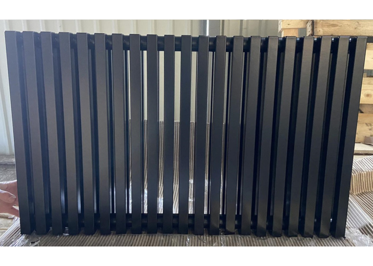Дизайнерський горизонтальний радіатор Betatherm Quantum 2 H-500 L-1205 BQ 2050/25 9005M 88