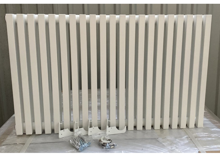 Дизайнерський горизонтальний радіатор Betatherm Quantum 2 H-500 L-1005 BQ 2050/25 9016M 88