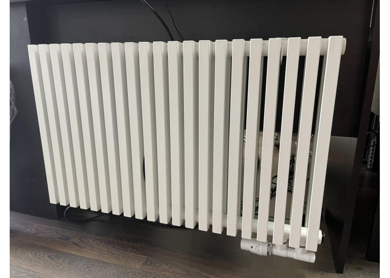 Дизайнерський горизонтальний радіатор Betatherm Quantum 2 H-500 L-1005 BQ 2050/25 9016M 88