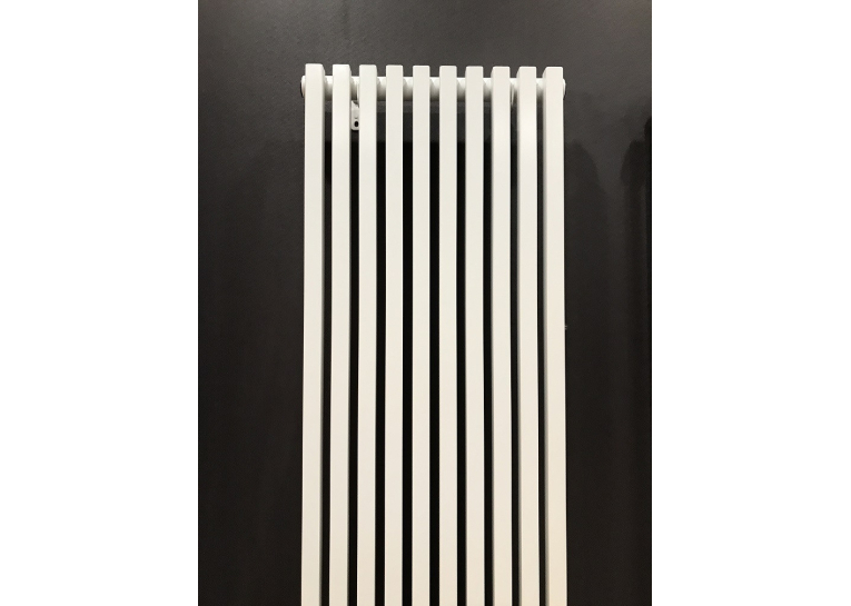 Вертикальний радіатор Betatherm Quantum 2 H-1800 мм, L-285 мм BQ 2180/07 9016M 99