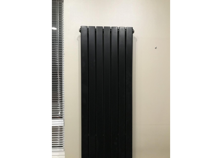 Вертикальний радіатор Betatherm  Blende 2 H-1600 мм, L-394 мм B2V 2160/07 9005M 99
