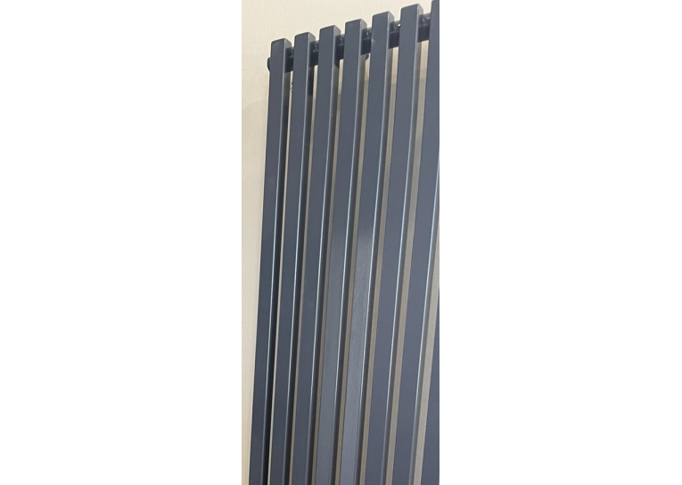 Вертикальный радиатор Quantum 1 H-1800 мм, L-405 мм Betatherm (графитовый серый RAL7024M)