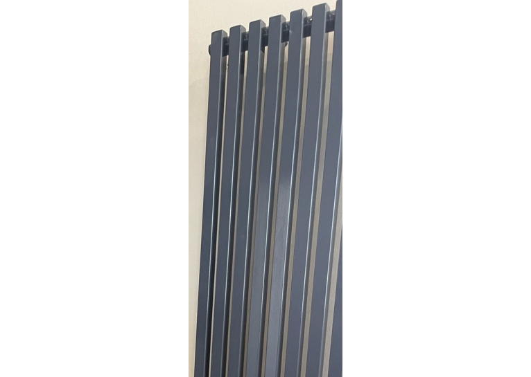Вертикальный радиатор Quantum 1 H-1800 мм, L-405 мм Betatherm (графитовый серый RAL7024M)