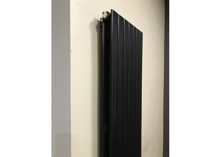 Вертикальний радіатор Betatherm  Blende 2 H-1800 мм, L-504 мм B2V 2180/09 9005M 99