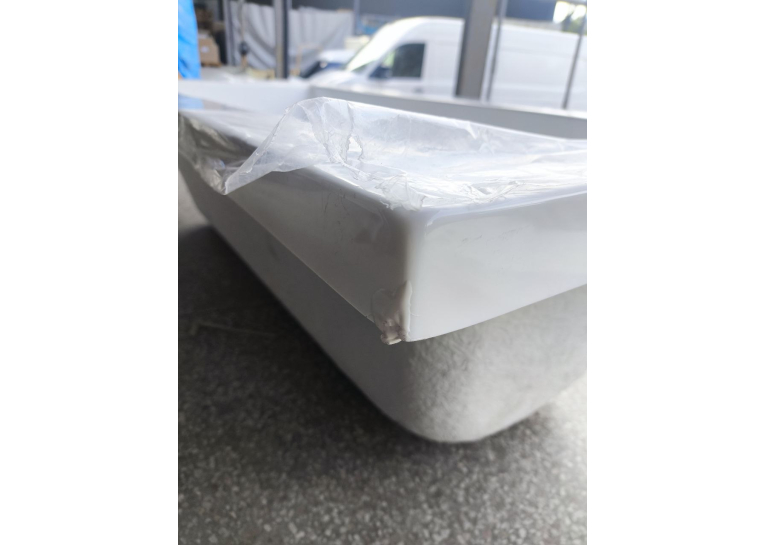 Чеська ванна прямокутна акрилова HES INDIGO 170x70 CZ з ніжками HIN17070W (Пошкоджені два кути на стороні перелива)