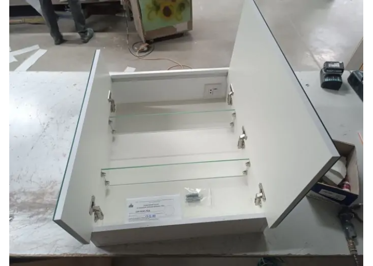 Зеркальный шкаф ПІК Базис 60 с LED подсветкой SH-0560-Вl